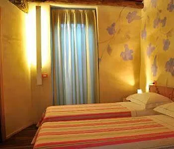 Dimora Le Nove Fate Πανσιόν 3*